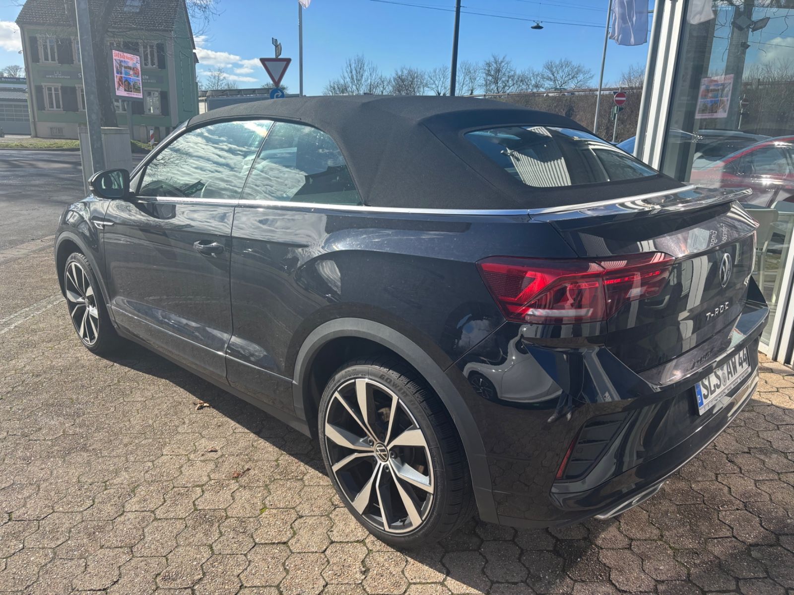 Fahrzeugabbildung Volkswagen T-Roc Cabriolet R-Line 1.5TSI DSG KAM SHZ ACC