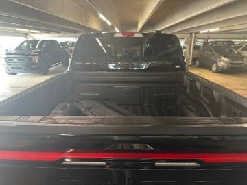 Ford F150 Lightning Lariat grosse Batterie im Vorlauf