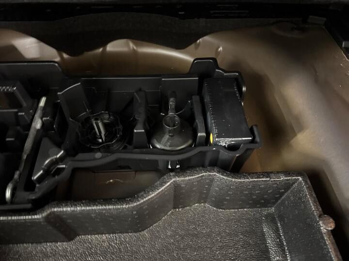 Fahrzeugabbildung Peugeot 2008 GT 1.2PURETECH NAVI KAMERA PDC ACC 1.HAND