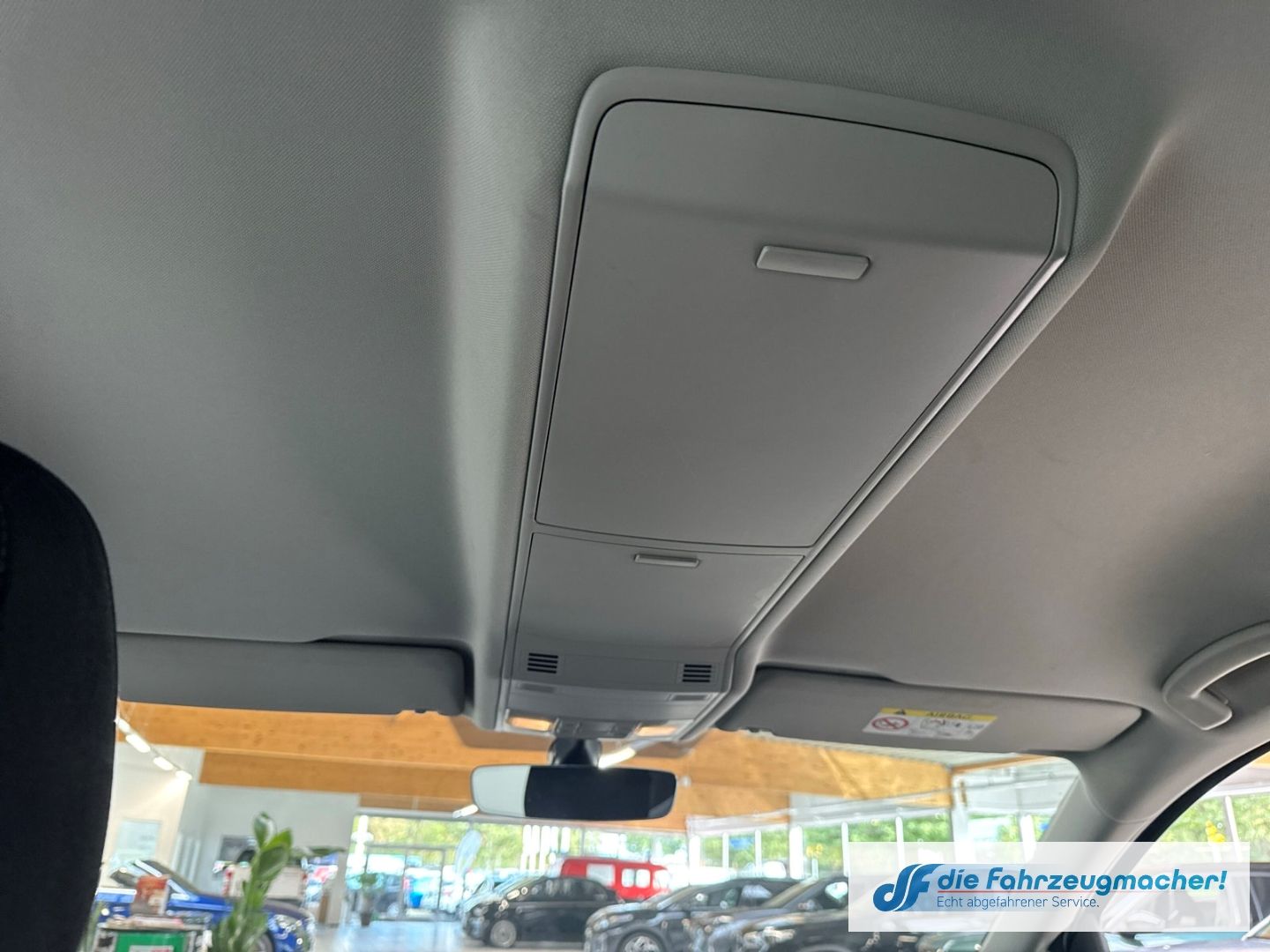 Fahrzeugabbildung Volkswagen Touran Comfortline 2,0TDi Navi Dyn. Kurvenlicht