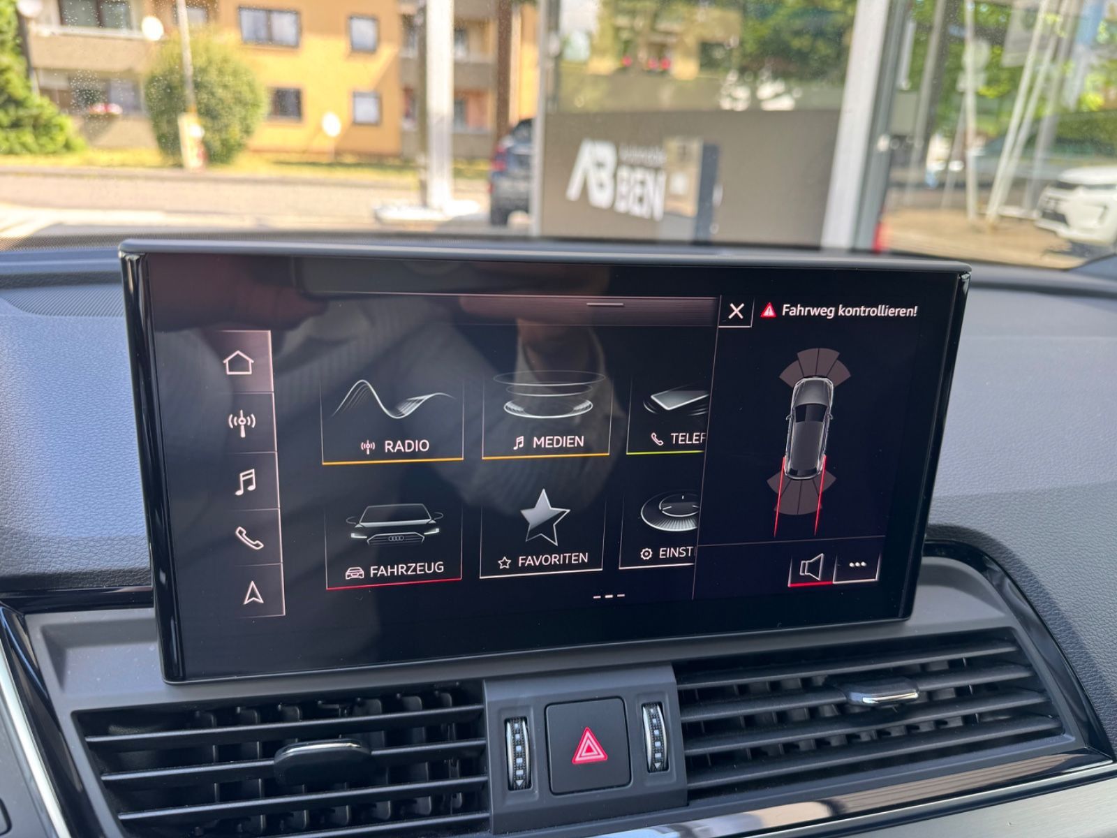 Fahrzeugabbildung Audi Q5 40 TDI quattro S line/LEDER/LED/NAVI/SHZ/ACC/