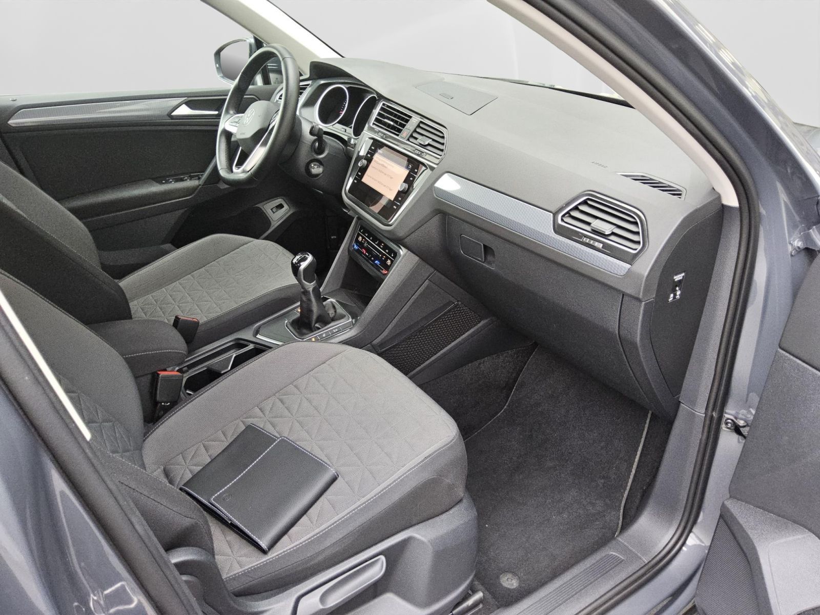 Volkswagen Tiguan 1.5 TSI Life ACC LED AHK foto 3