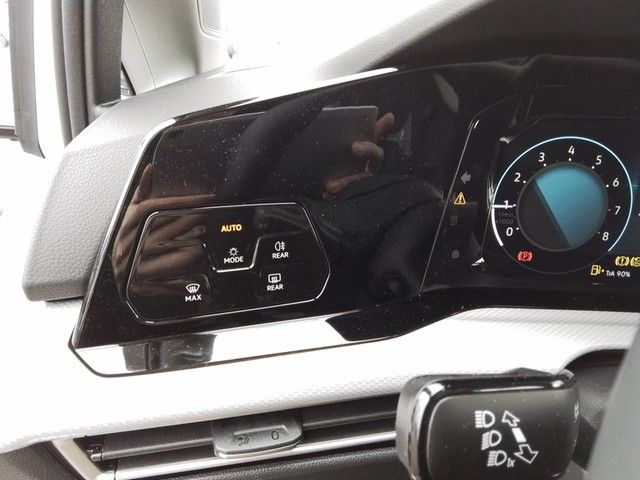 Fahrzeugabbildung Volkswagen Golf VIII TSI Move LED CarPlay AID RFK SHZ LM