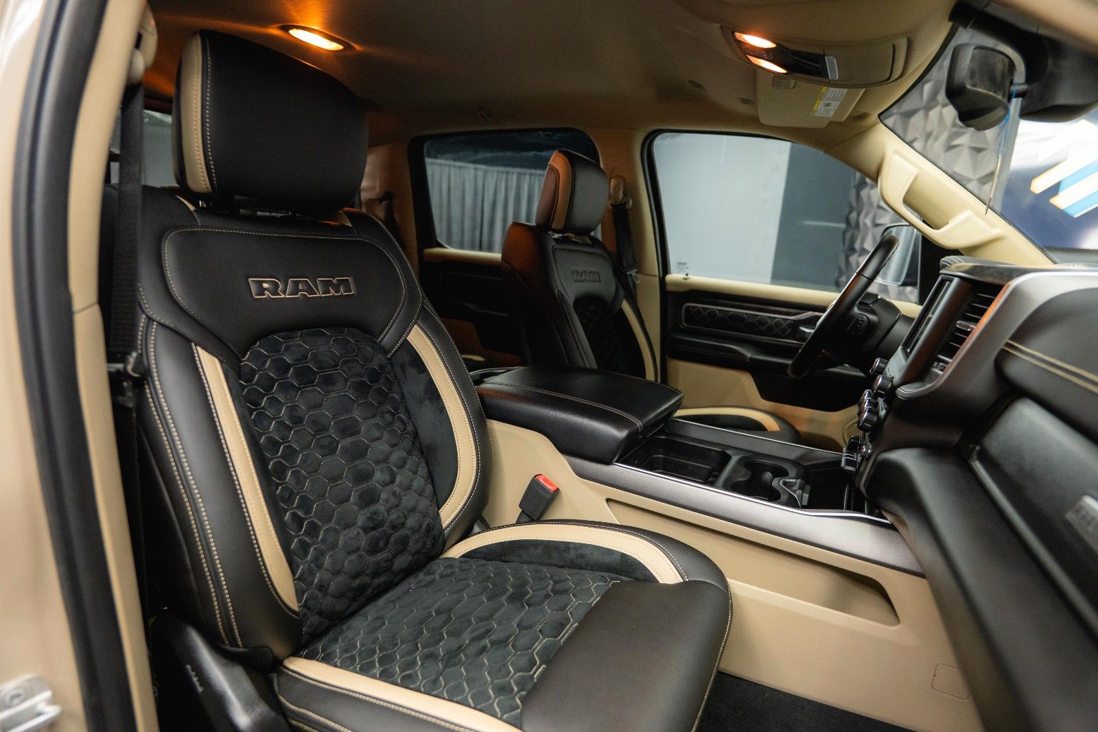 Fahrzeugabbildung Dodge RAM 5.7 V8 HEMI 4x4 ARMY STYLE Offroad LONGBED