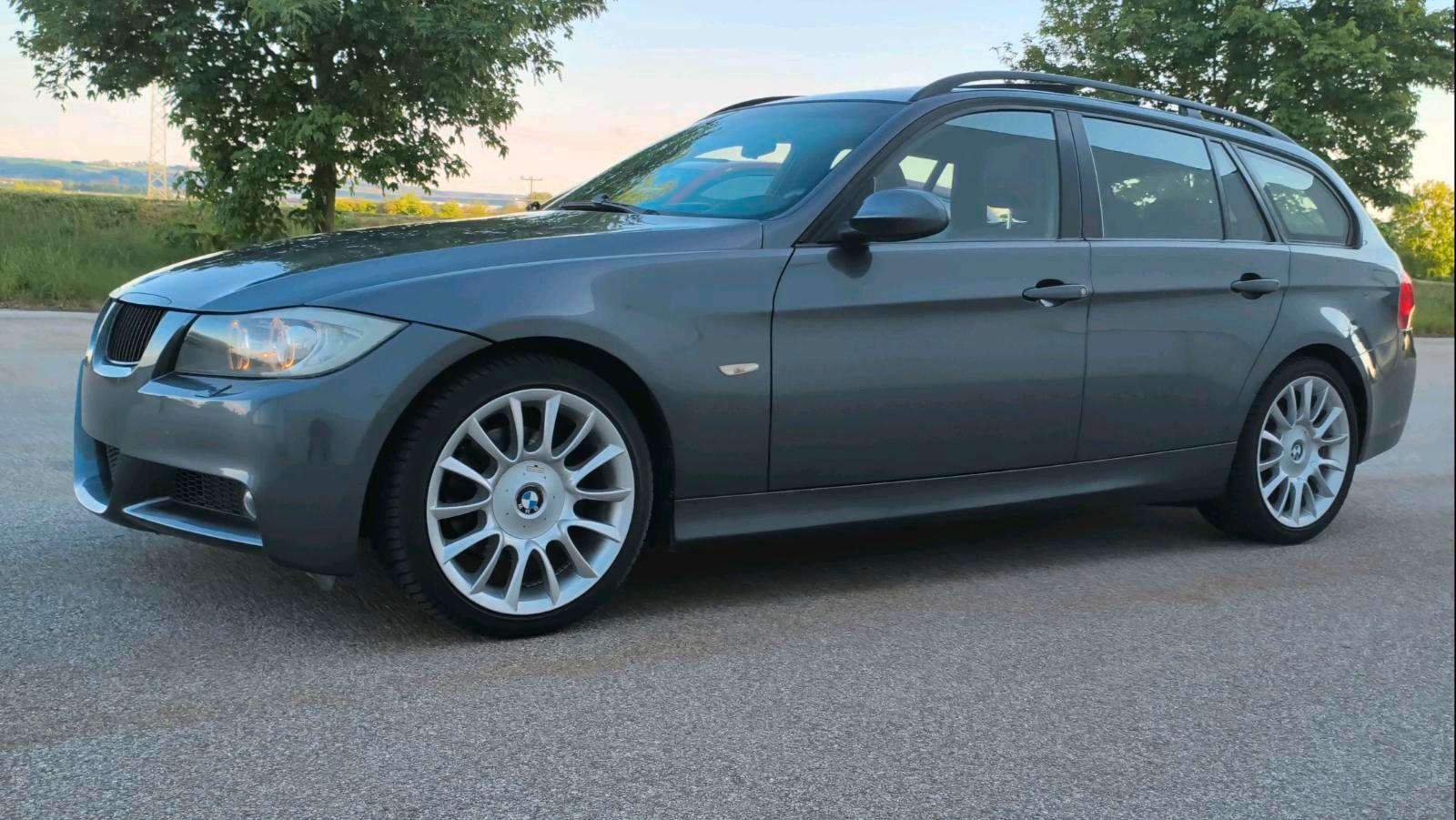 BMW 320 2008 — rear view