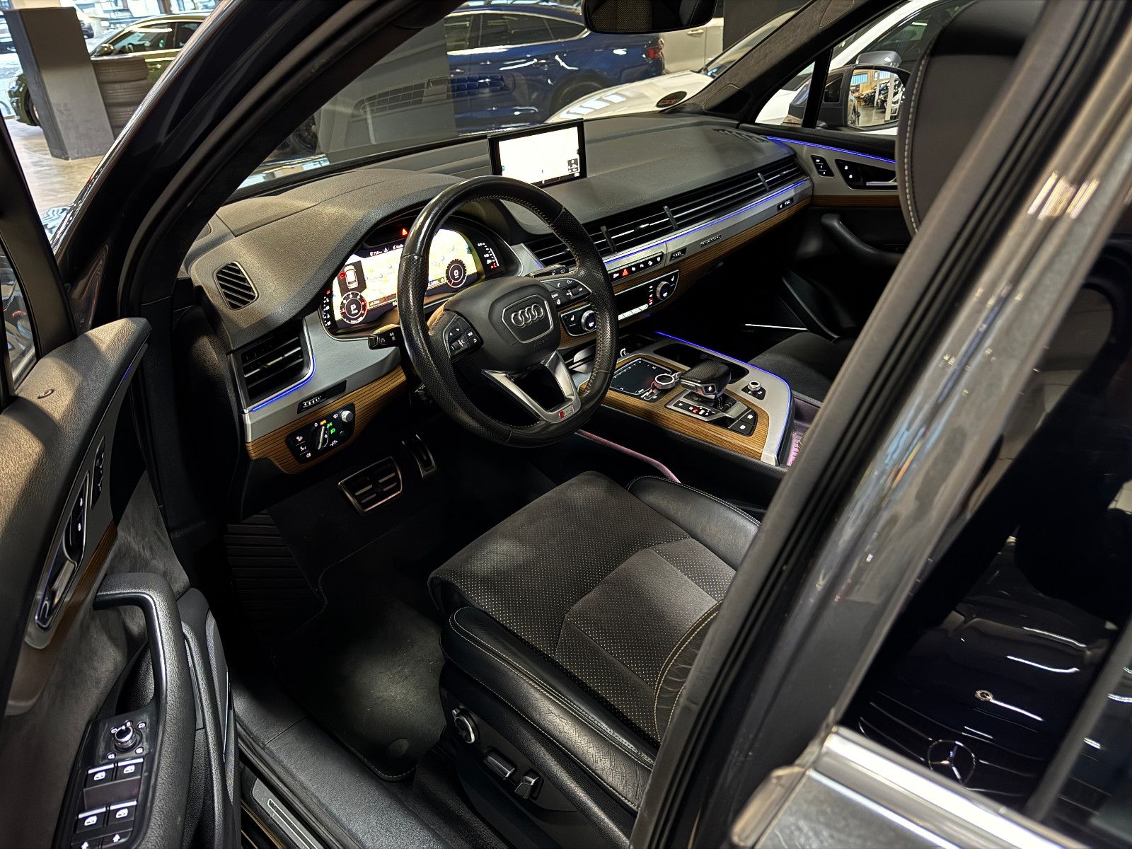 Fahrzeugabbildung Audi Q7 3.0 TDI QUATTRO 3X S-LINE VOLLAUSTATTUNG 21´