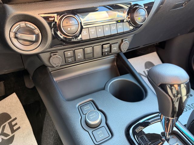 Toyota Hilux Double Cab Invincible 4×4 AHK *SOFORT*