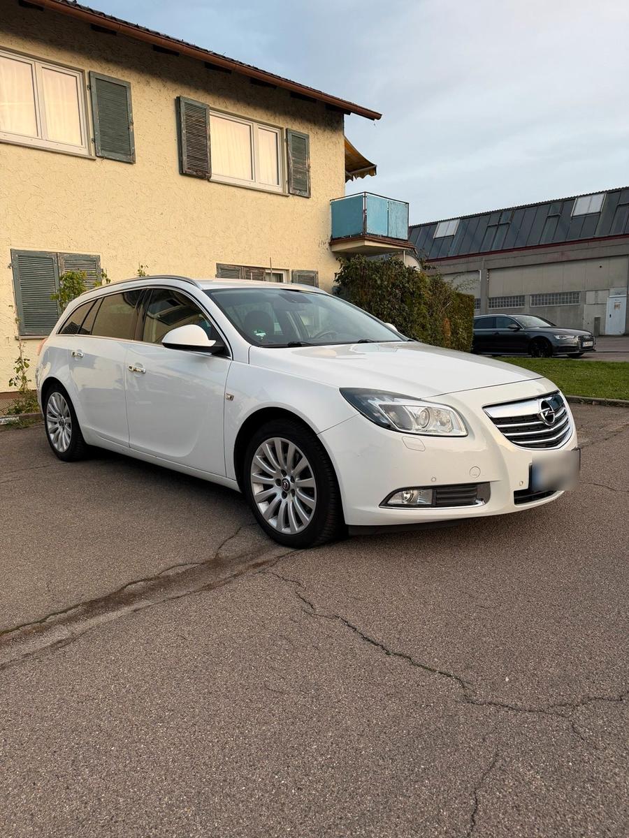 Opel Insignia 2009 — салон