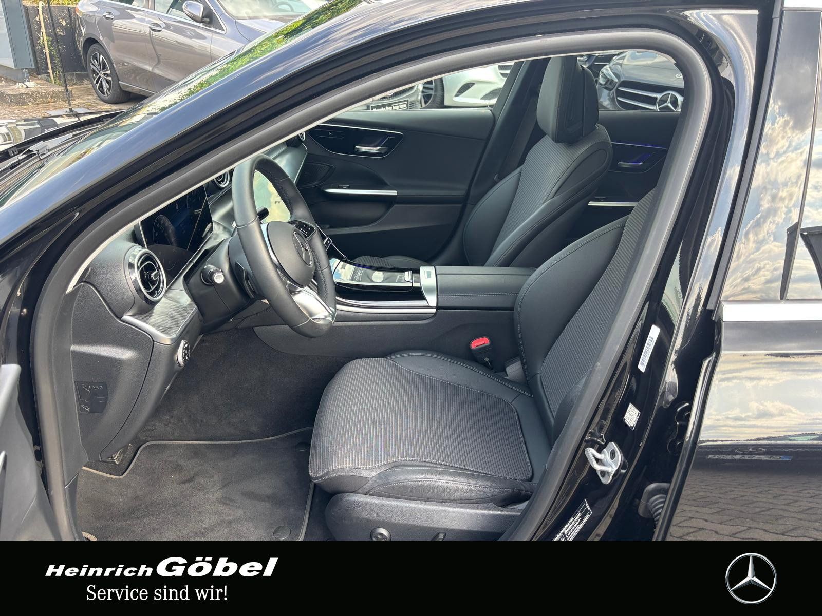 Fahrzeugabbildung Mercedes-Benz C 200 T AVANTGARDE*PANO*AHK*KAMERA*TOTWINKEL*