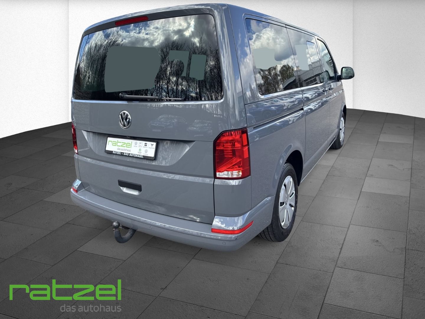 Fahrzeugabbildung Volkswagen T6.1 Multivan Family Trendline 4 Sitze AHK Navi