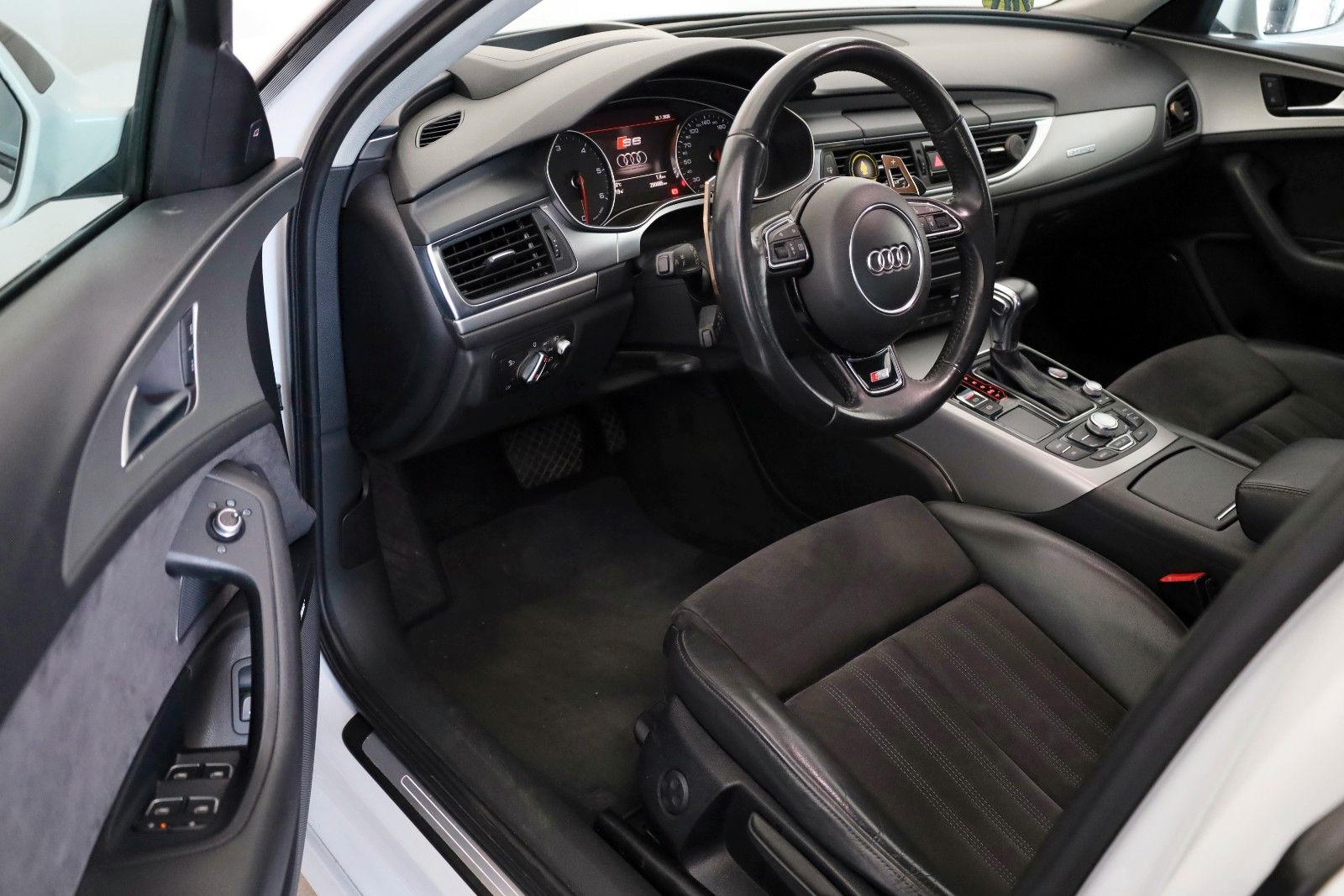 Fahrzeugabbildung Audi A6 Avant 3.0 TDI quattro S-Line,HUD,BOSE