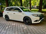Mitsubishi Outlander PHEV 2020  Top-Zusta... - Mitsubishi Outlander in Bremen