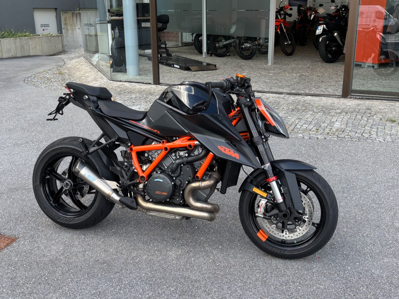 Fahrzeugabbildung KTM 1290 Super Duke R Tech Pack, Mivv ESD, Koffer