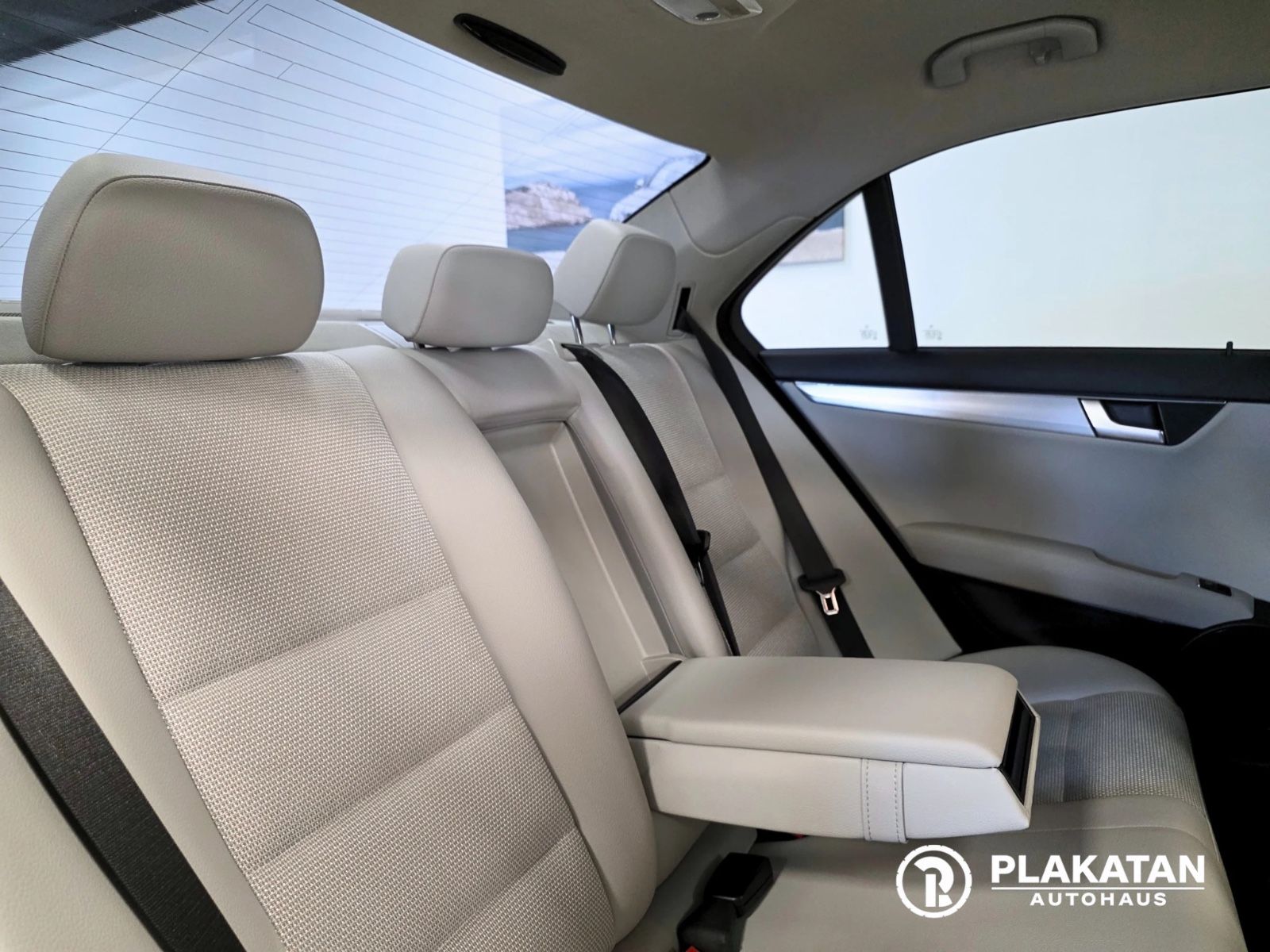 Fahrzeugabbildung Mercedes-Benz C 200 CGI Avantgarde Bi-Xenon AdaptLicht