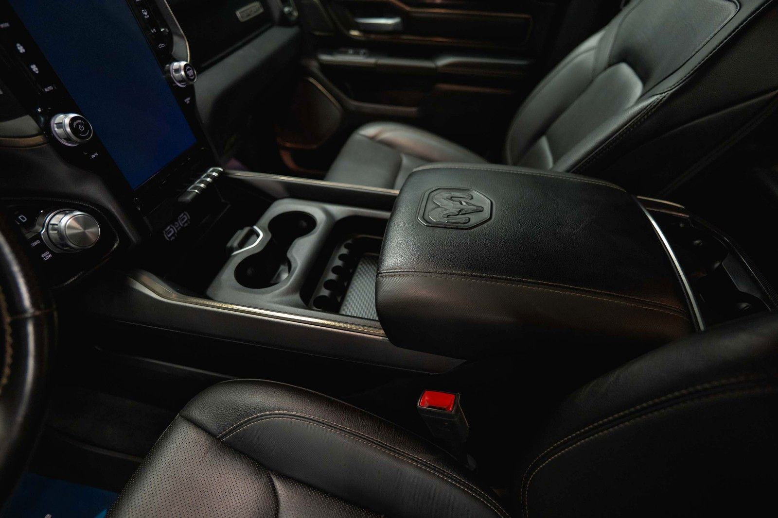 Fahrzeugabbildung Dodge RAM 5.7 V8 HEMI 4x4 OFFROAD Night Limited 19%