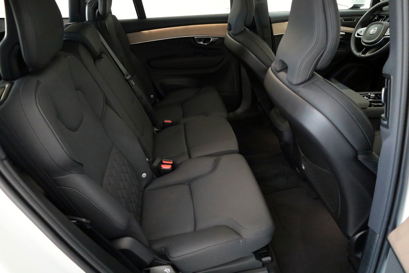 Fahrzeugabbildung Volvo XC90 Plus Bright AWD,7Sitz,4xSH,360°,HUD,ACC,AHK