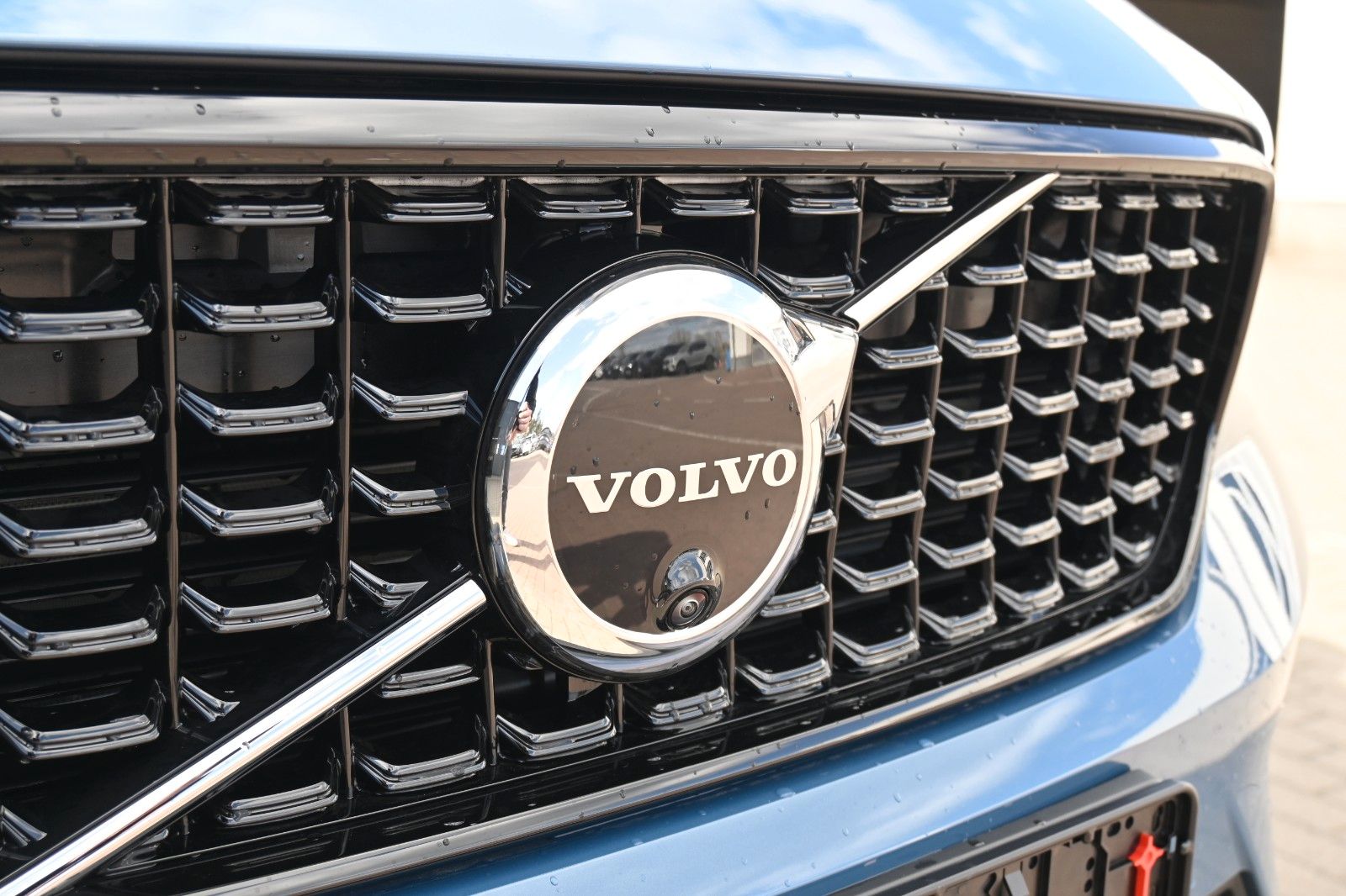 Fahrzeugabbildung Volvo XC40 B3 DKG Ultra Dark*FSHZG*PANO*360°*ACC