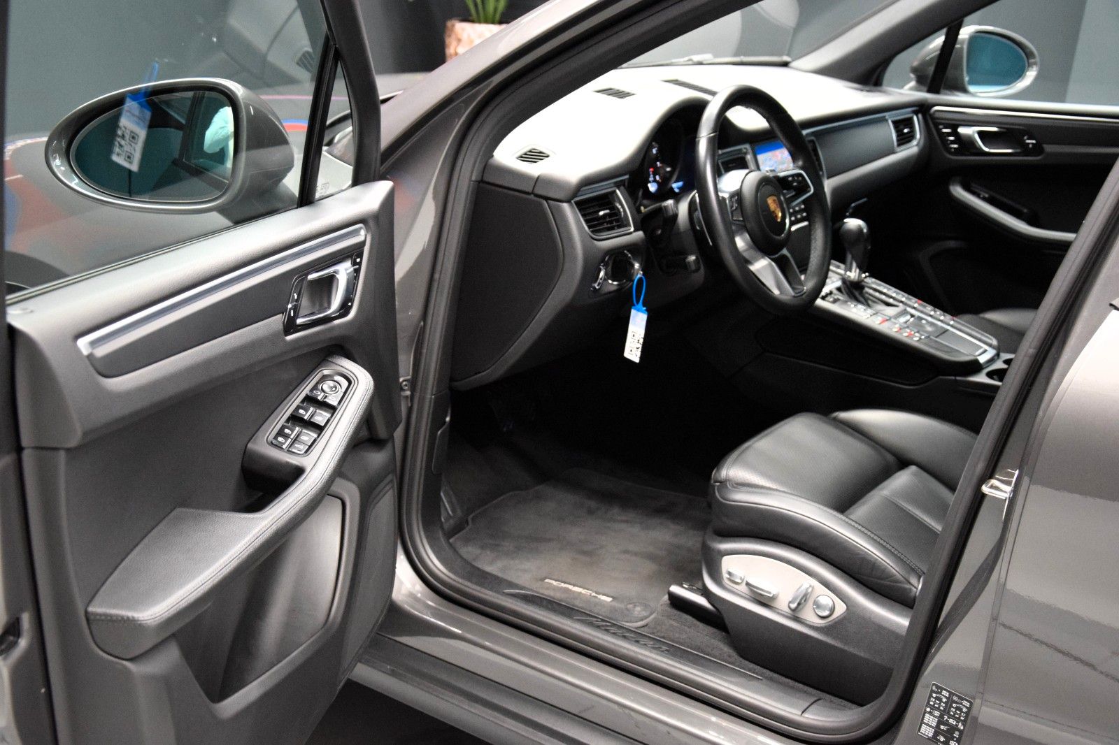 Fahrzeugabbildung Porsche Macan PDLS Leder Pano Memory PASM Kamera CarPlay