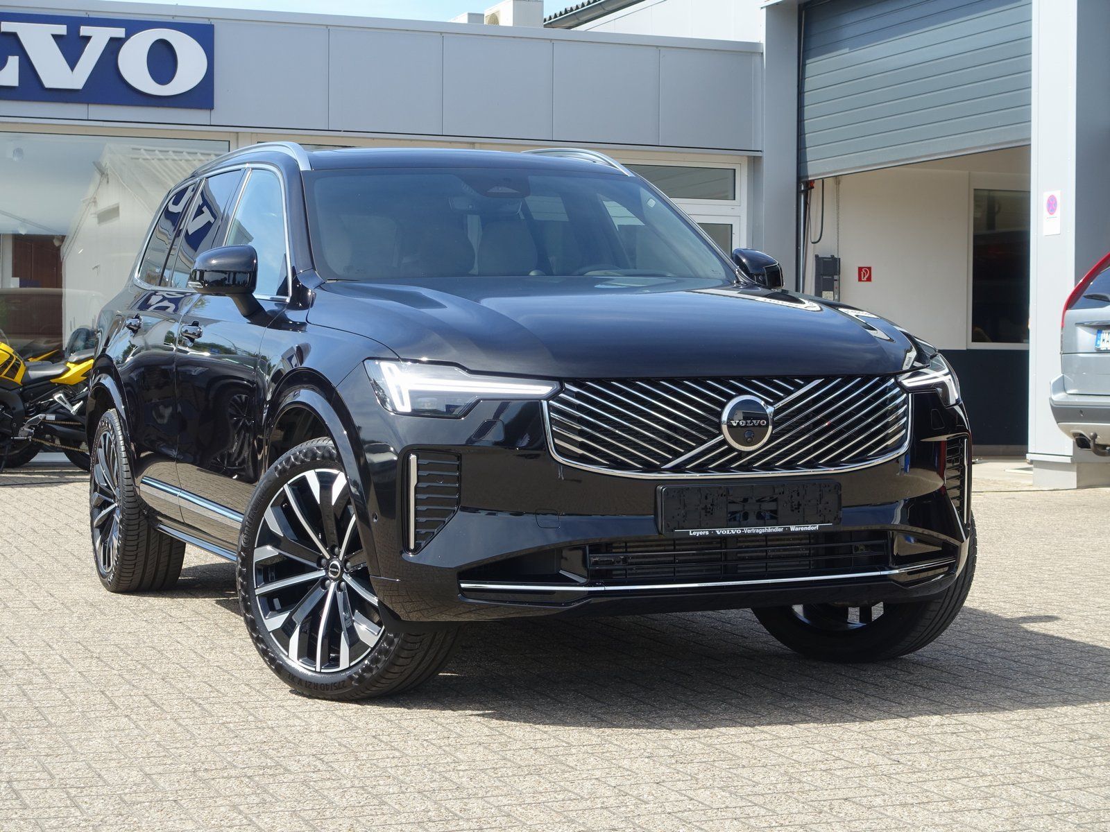 Volvo XC90 Plus T8 AWD Plug-in Hybrid Pano B&W HuD AHK foto 3