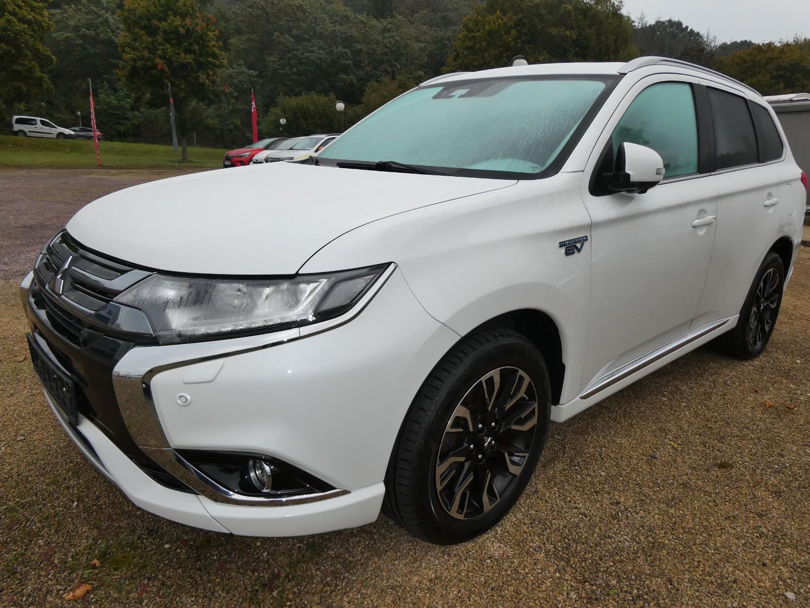 Mitsubishi Outlander Plug-in  4WD Top FA Paket