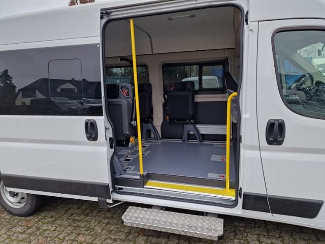 Fahrzeugabbildung Fiat Ducato Rollstuhltranporter Lift 4 Rollstühle