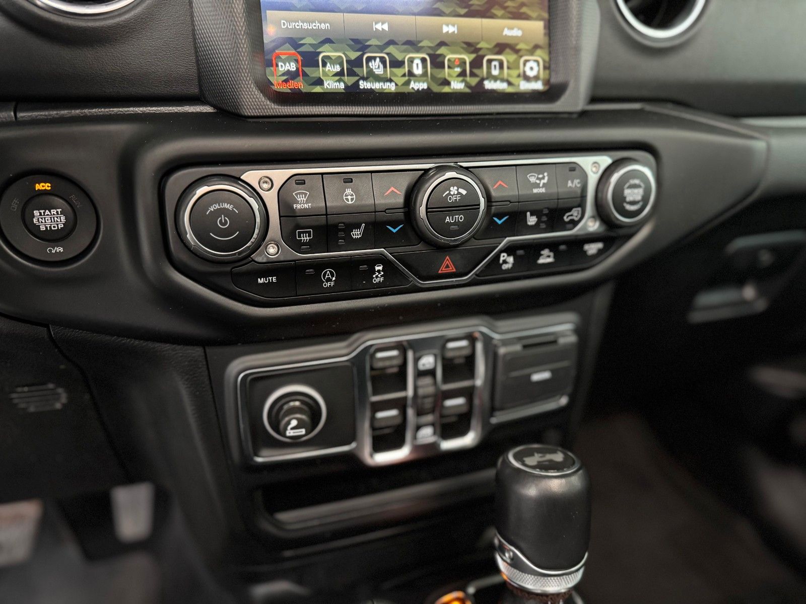 Fahrzeugabbildung Jeep Wrangler Unlimited 2.0 T-GDI Sahara "Di.-Sperre"