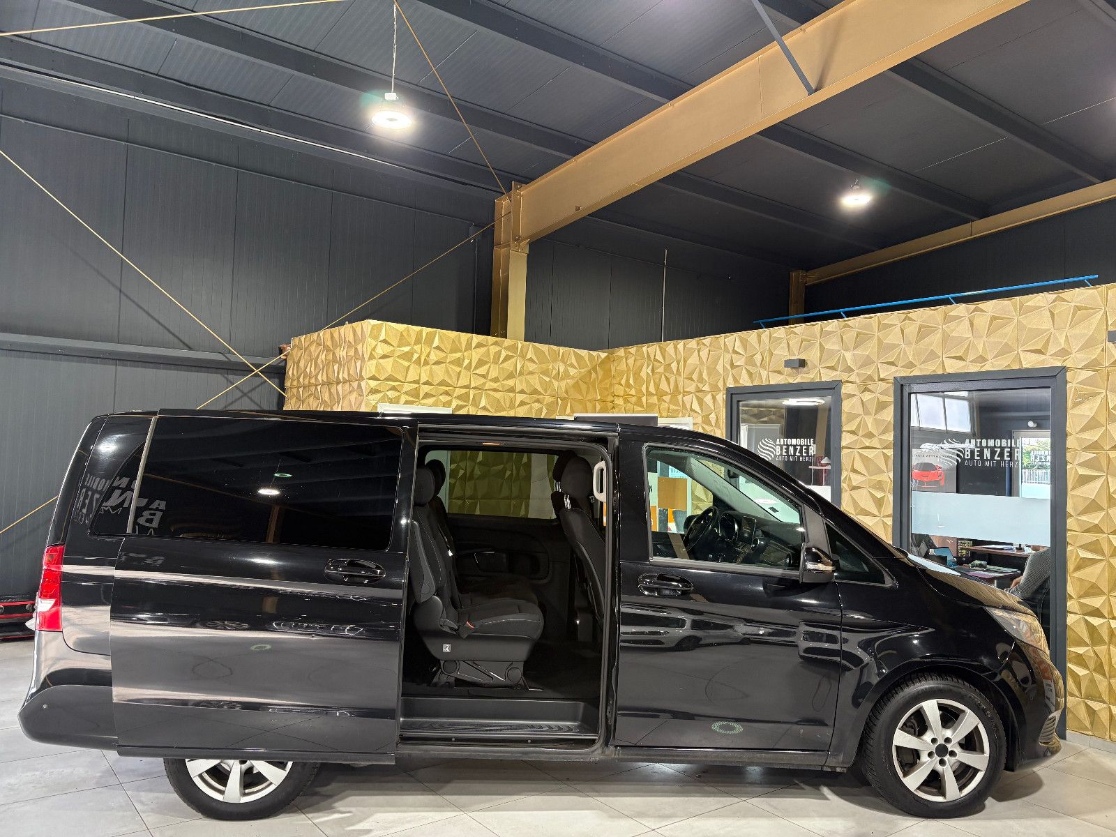 Fahrzeugabbildung Mercedes-Benz V 220d EDITION lang /8-SITZ/BURMESTER/KAMERA/