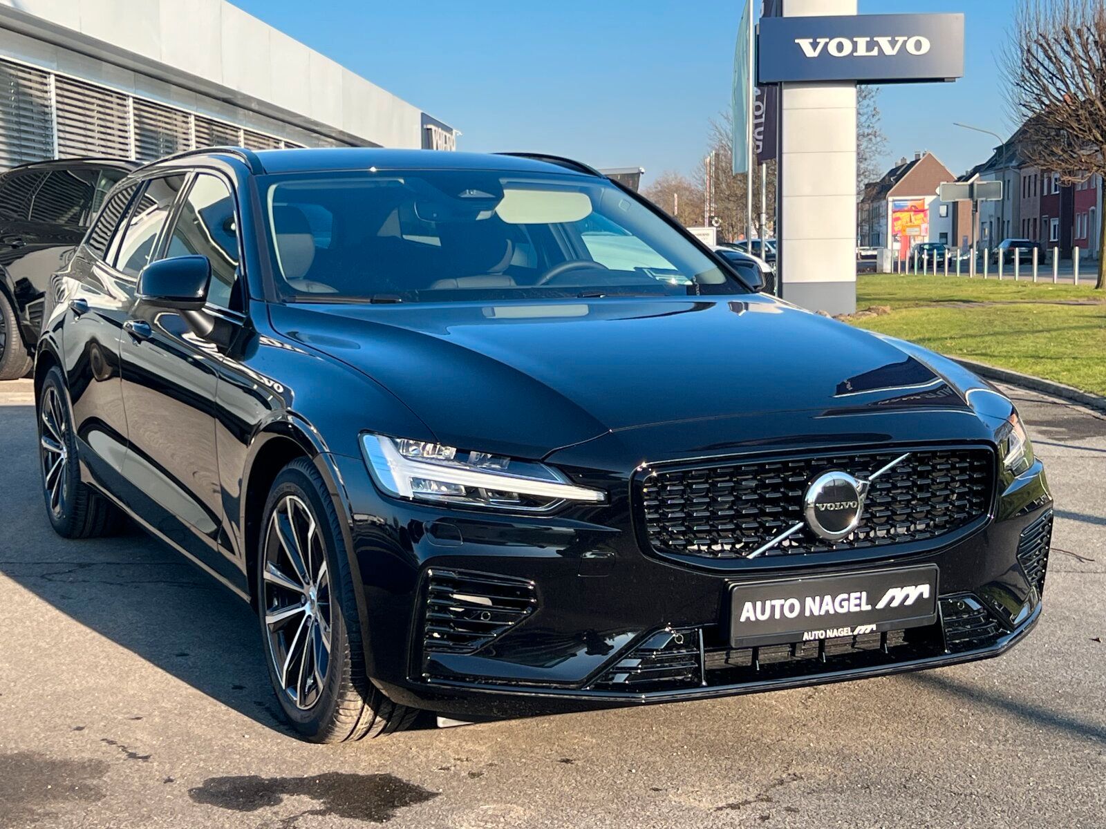 Volvo V60 T8 Plus Dark Business EDITION imagem 3