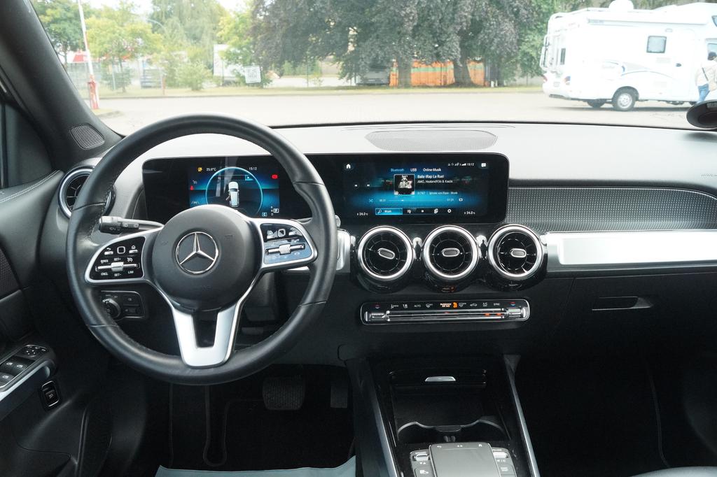 Mercedes-Benz GLB 220