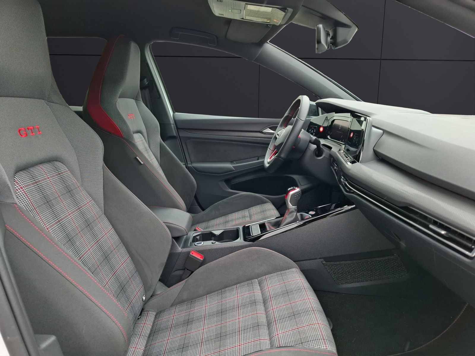 Fahrzeugabbildung Volkswagen Golf VIII GTI 1,99% Matrix AHK Navi AID RFK 19"