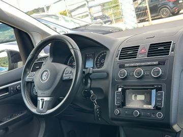 Volkswagen Touran - 12