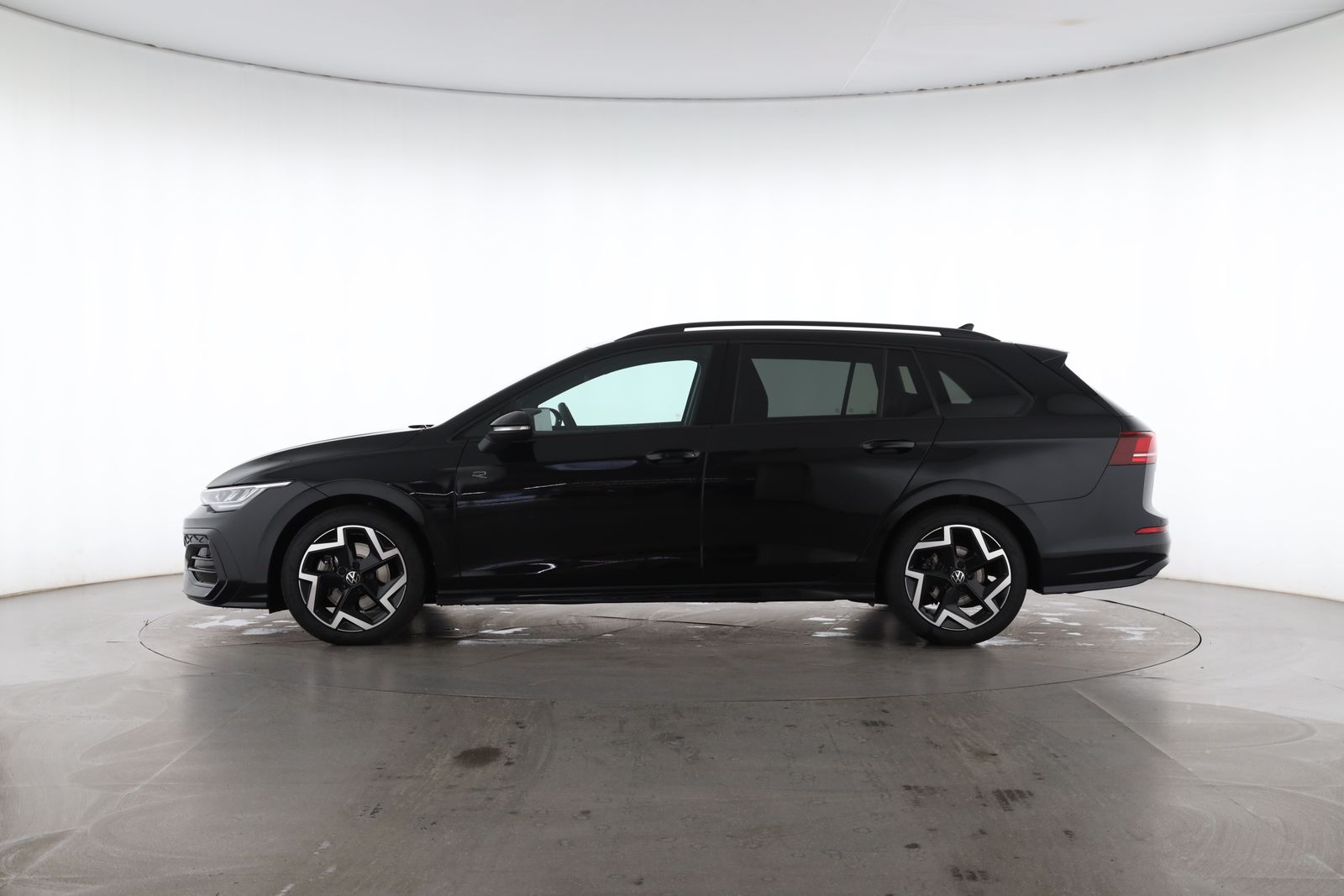 Volkswagen Golf VIII Variant 2.0 TSI DSG 4MOTION R-Line foto 3