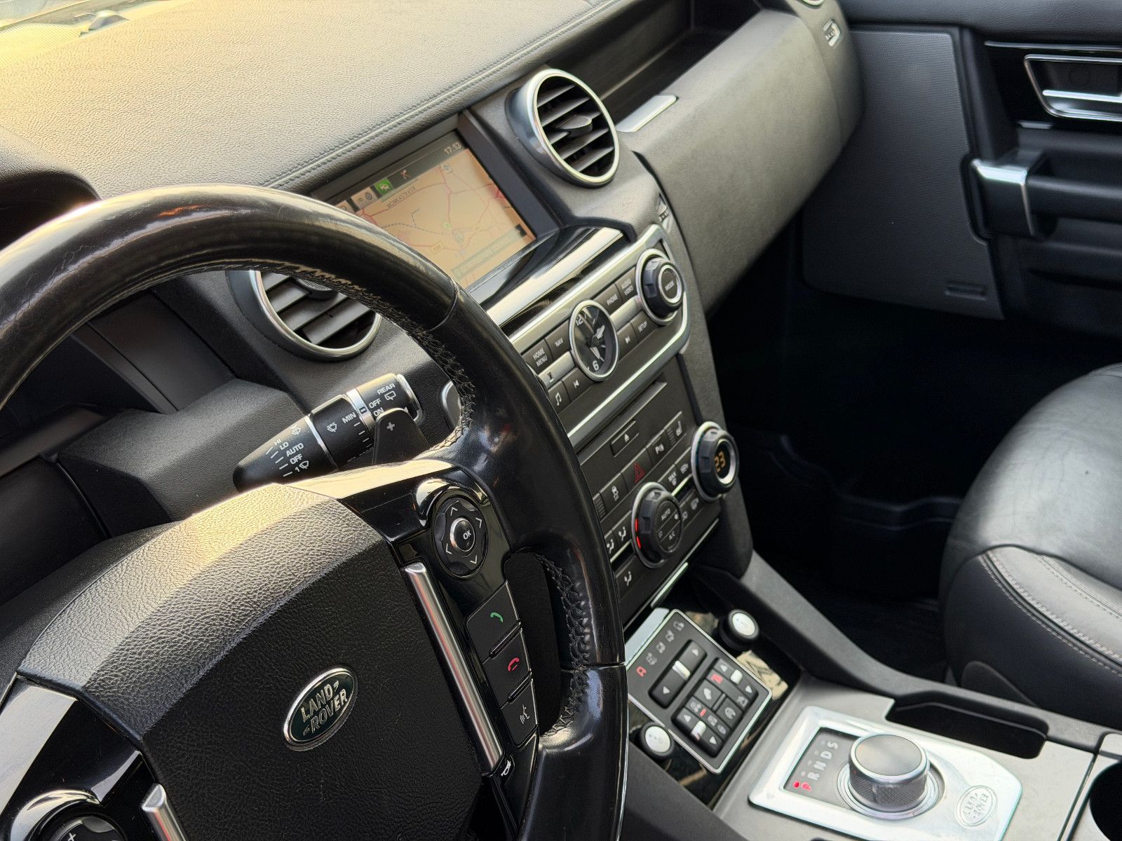 Fahrzeugabbildung Land Rover Discovery 4 SDV6 HSE/1-HAND/DEUTSCH/VOLL/PANO/LE