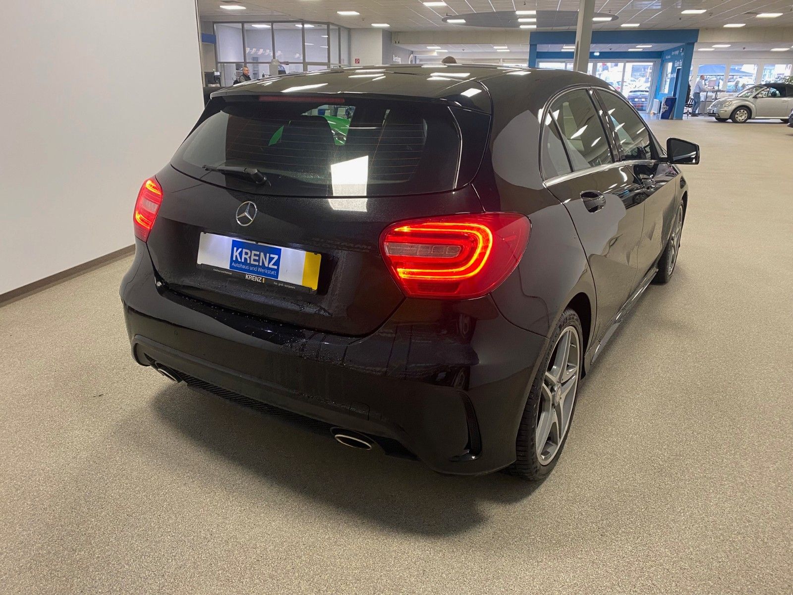 Fahrzeugabbildung Mercedes-Benz A 180 StreetStyle+NAVI+18"+AMG Optik Paket+DCT+