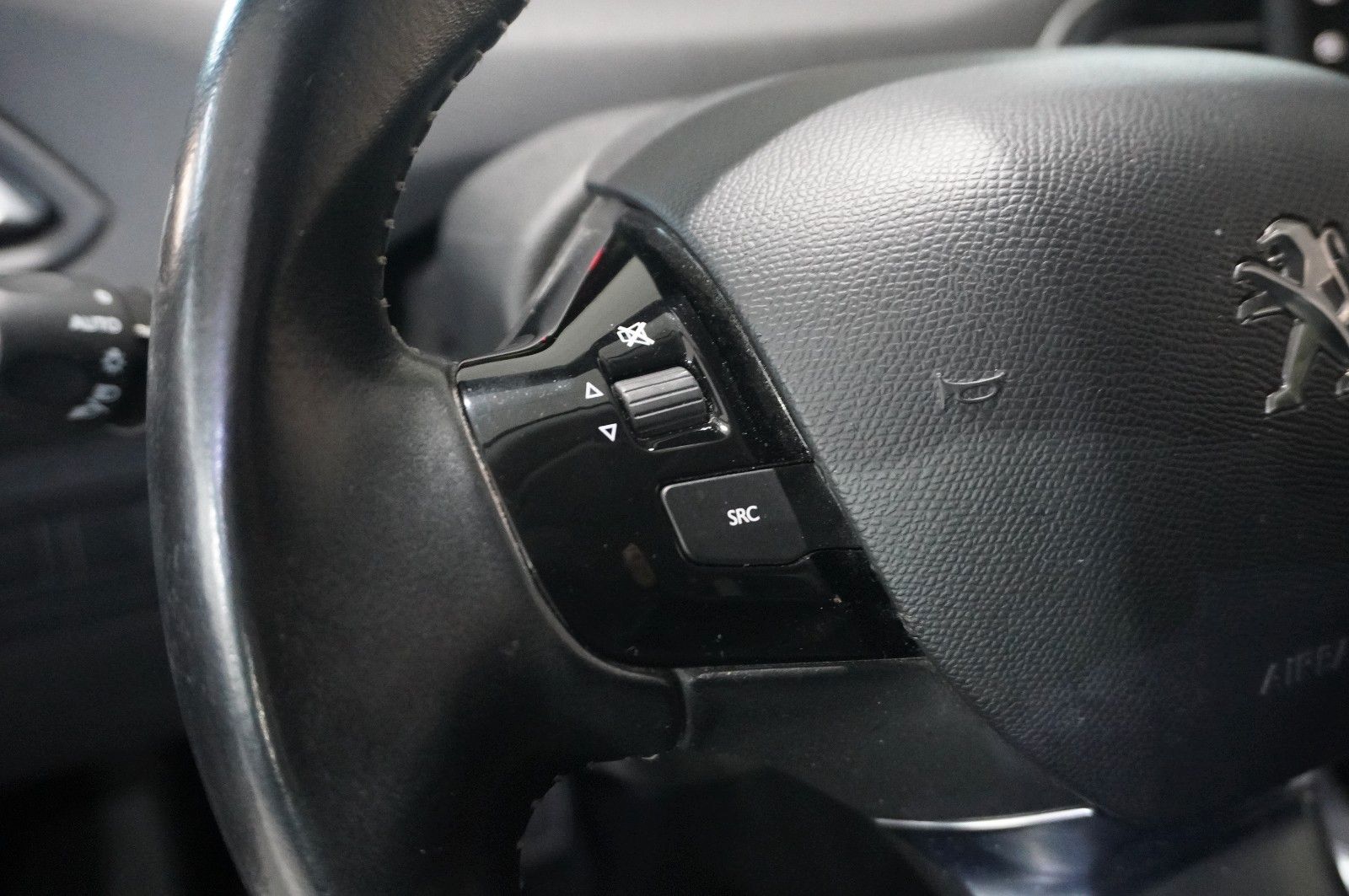 Fahrzeugabbildung Peugeot 308 SW 1.2T ALLURE NAVI/LED/KAMERA/SHZ/SPORT/AHK