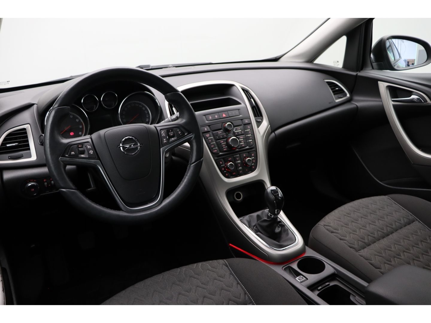 Fahrzeugabbildung Opel Astra 1.4 J Active 2-Zonen-Klimaauto SHZ Ambient