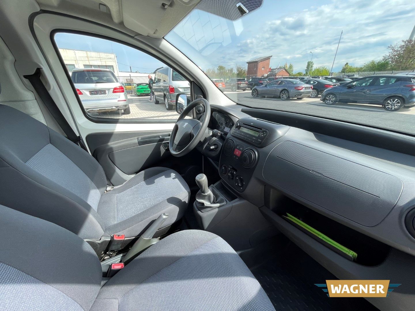 Fahrzeugabbildung Peugeot Bipper Basis 1.4 Klimaanlage Radio TÜV 08/2025