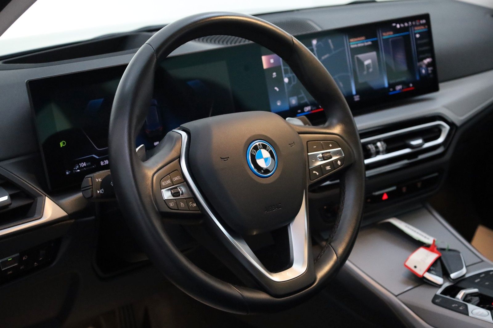 Fahrzeugabbildung BMW 330 e Touring,Leder,Navi,LED,Kamera,HUD, Curved