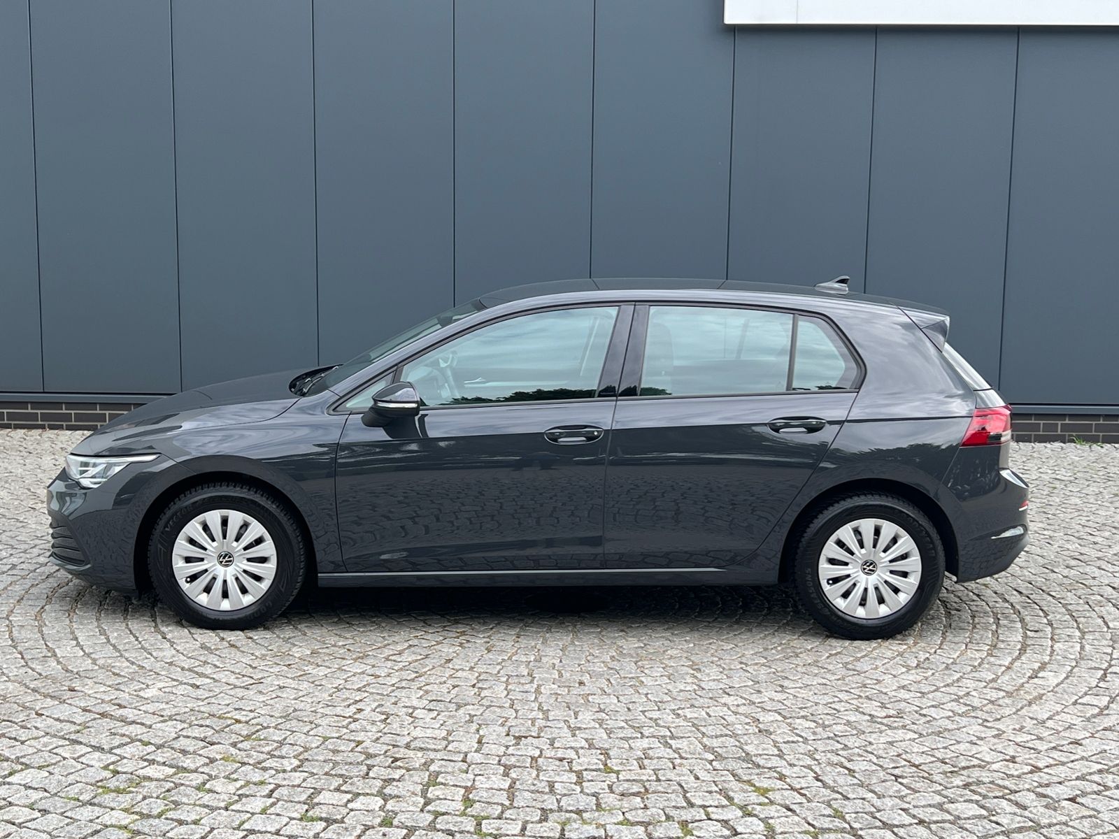 Fahrzeugabbildung Volkswagen Golf VIII 1.0 TSI *LED, Climatronic, Kessy, Digi