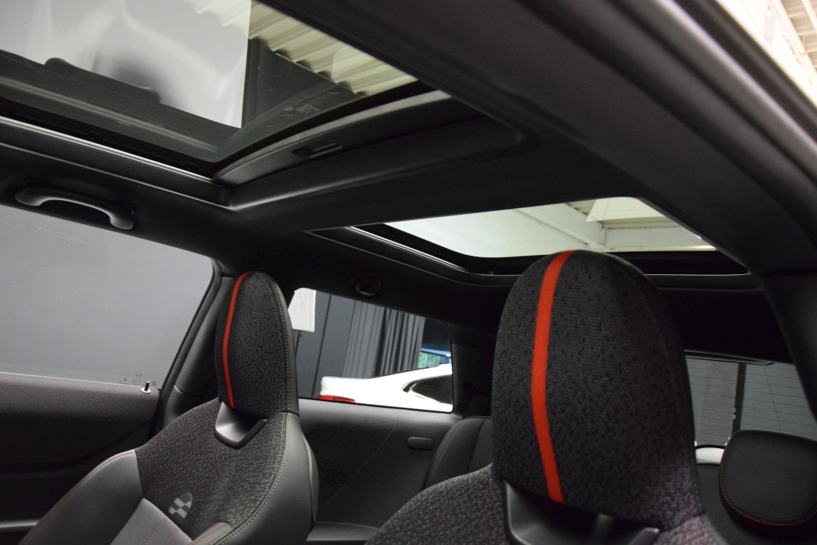 Fahrzeugabbildung MINI John Cooper Works Trim XL Pano H&K HUD Memory