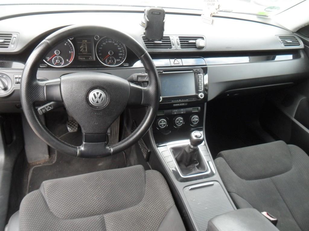 Volkswagen Passat 2009 — photo 11