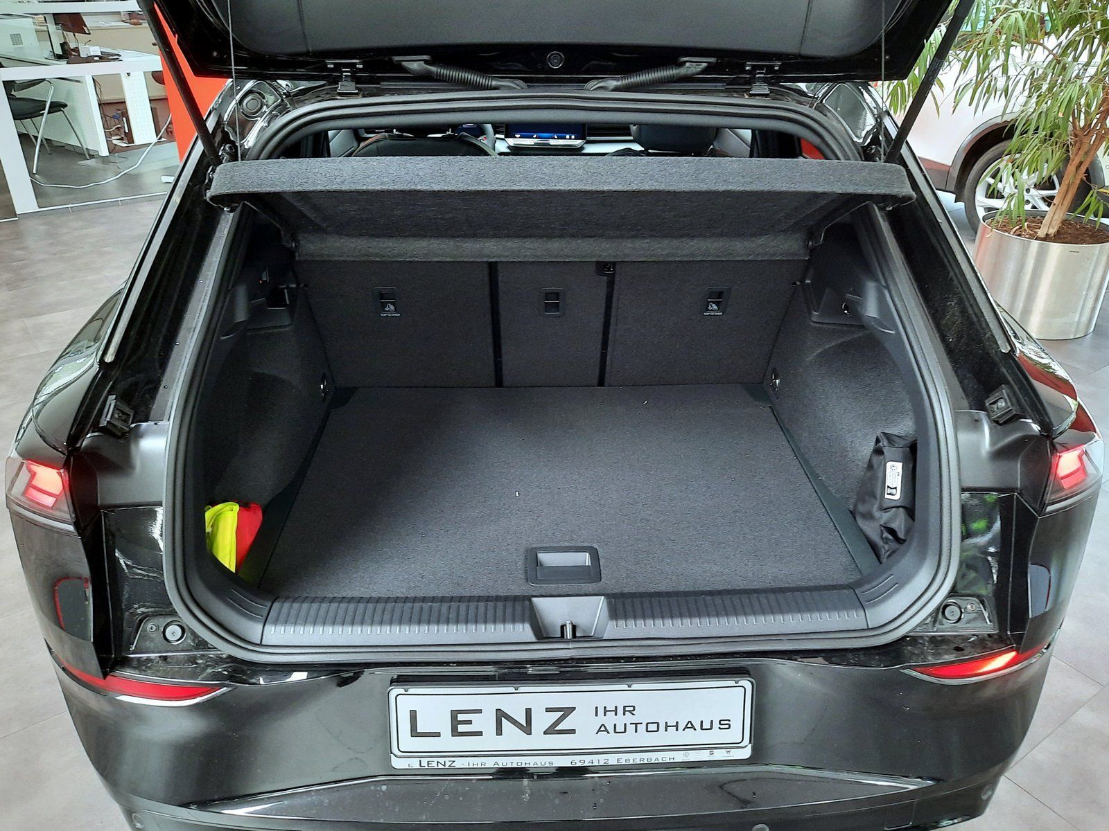 Fahrzeugabbildung Volkswagen T-Roc eTSI R-Line Black&Style DSG *AHK*Cam*ACC*