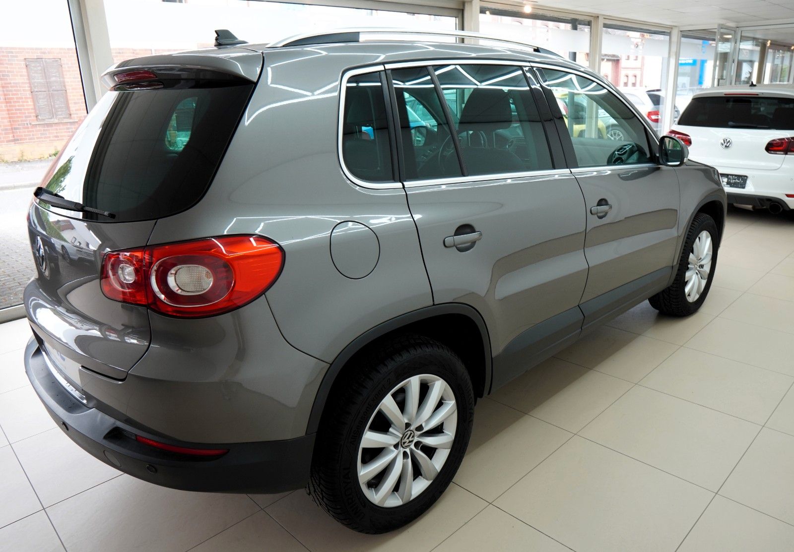 Fahrzeugabbildung Volkswagen Tiguan Sport & Style 4Motion *Leder*Autom*Pano*