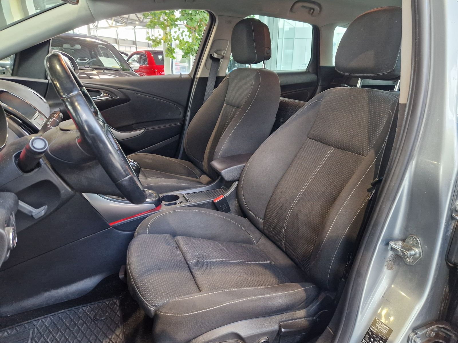 Fahrzeugabbildung Opel Astra J Sports Tourer Innovation XENON NAVI