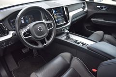 Fahrzeugabbildung Volvo XC60 D4 Autom. R-Design*STHZG*H/K*RFK*ACC*AHK