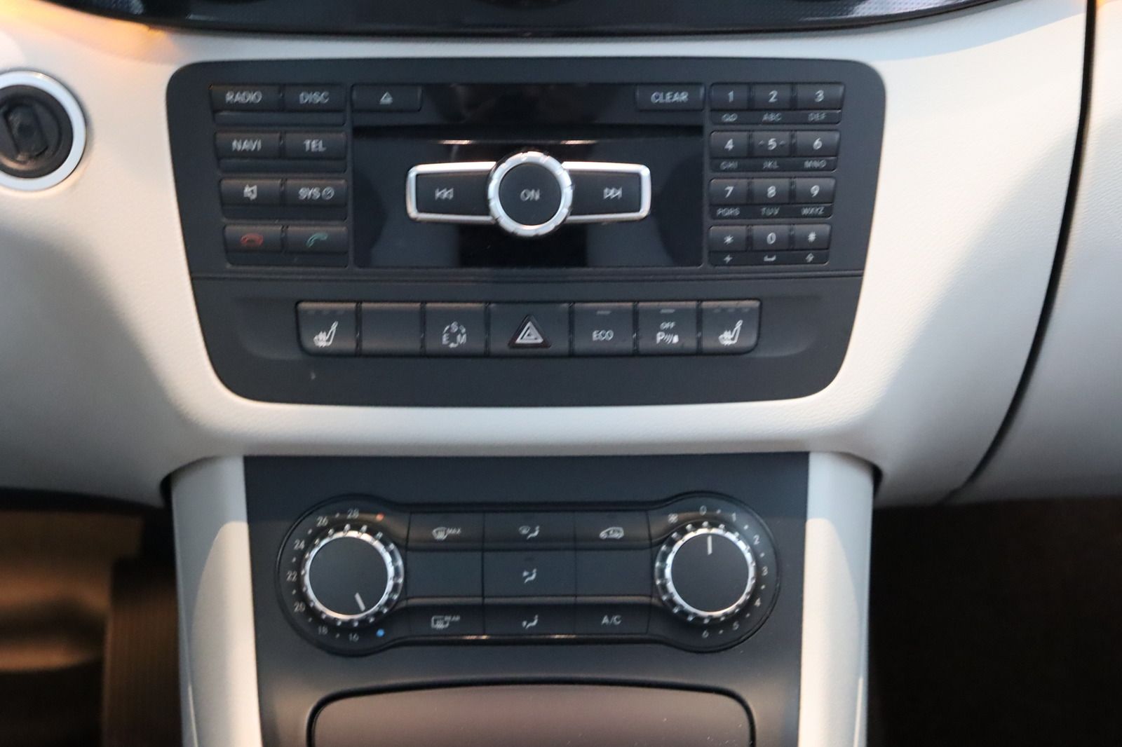 Fahrzeugabbildung Mercedes-Benz B 180 BlueEFFICIENCY * Bi-Xenon * Navi * SHZ *