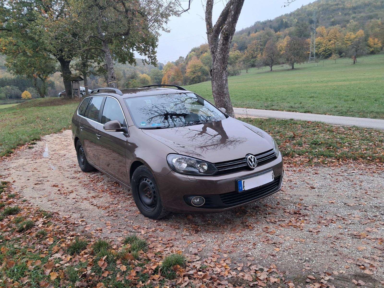 Volkswagen Golf 2012 — rear view