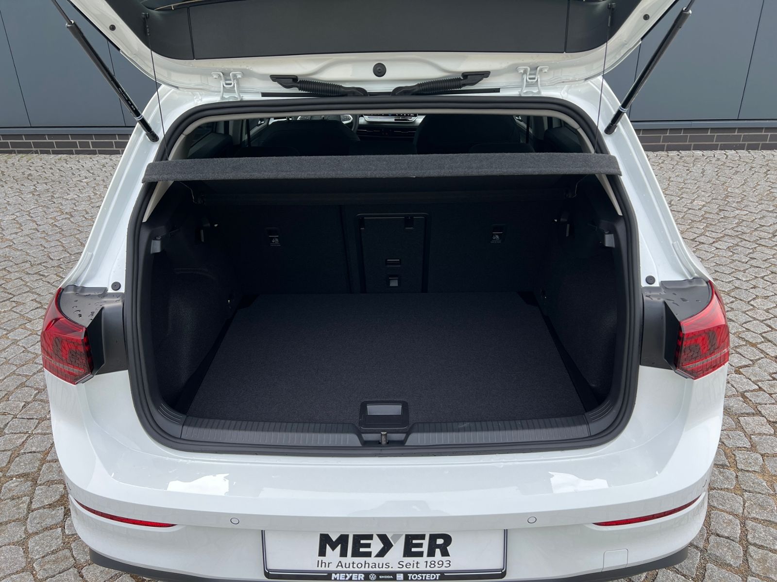 Fahrzeugabbildung Volkswagen Golf VIII Life 1.5 eTSI DSG *LED, ACC, Kamera, 1