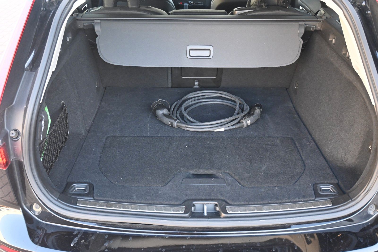 Fahrzeugabbildung Volvo V60 T6 Plus Dark AWD*AHK*LHZG*Leder*