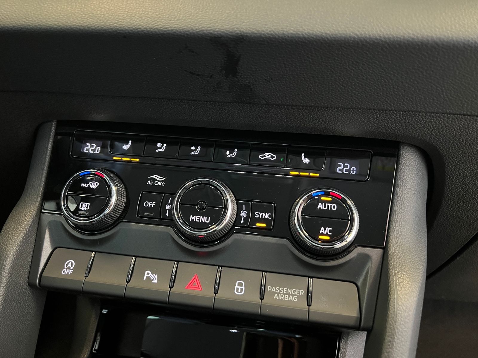 Fahrzeugabbildung SKODA Karoq DRIVE 1.5 TSI DSG *AHK, ACC, LED, Virtual